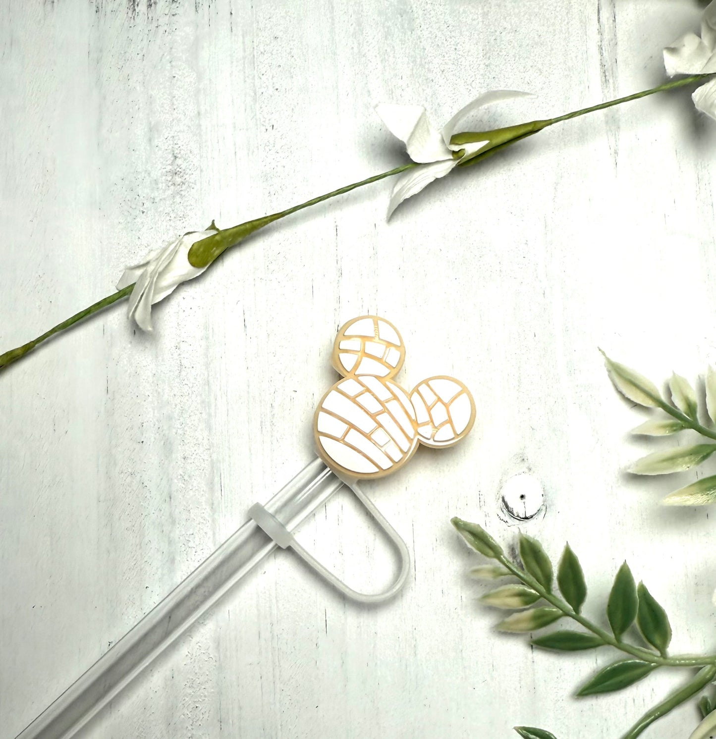 White Mouse Concha 8mm Straw Topper