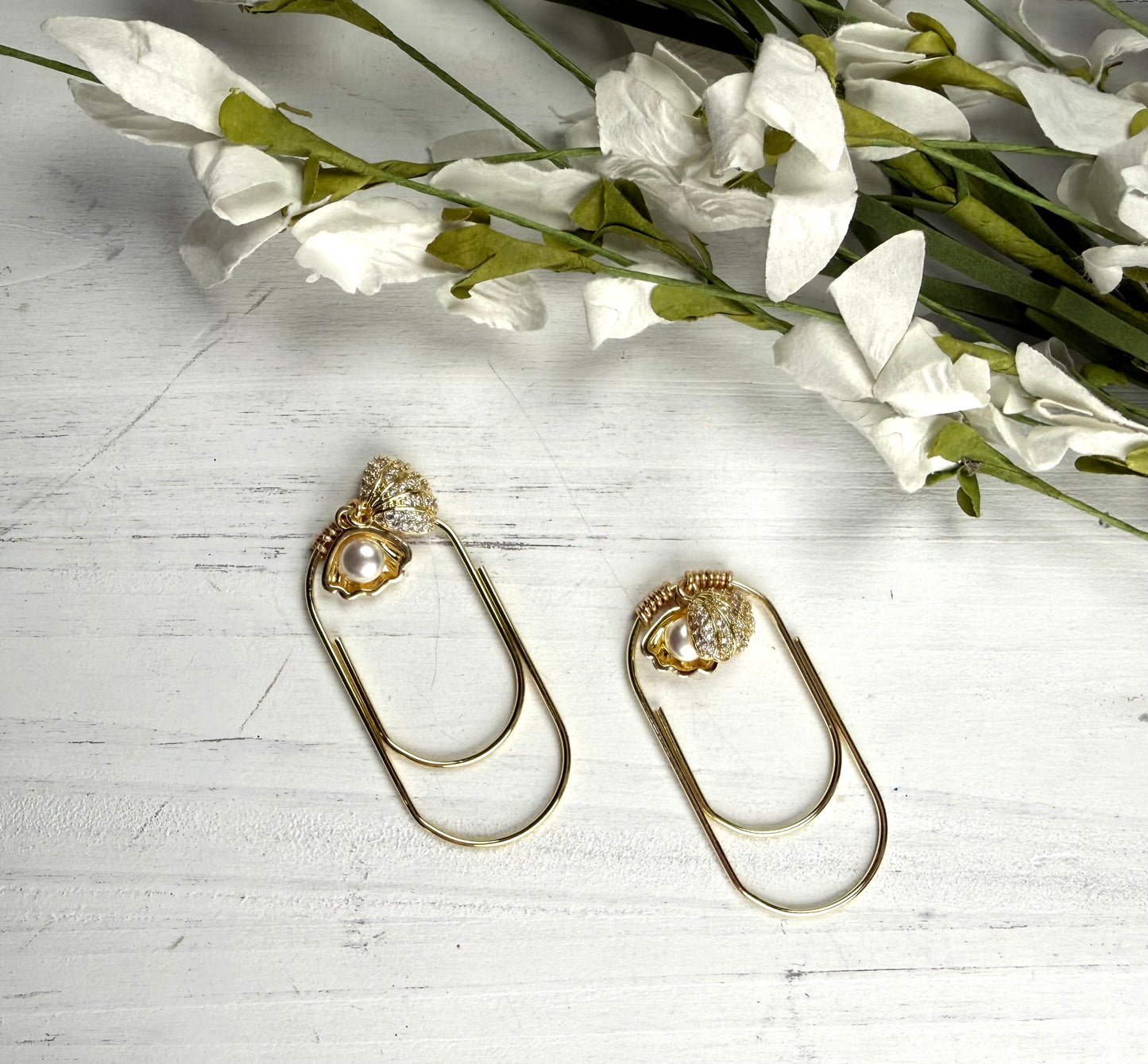 Gold Pearl Clam medium Paper Clip-Handmade
